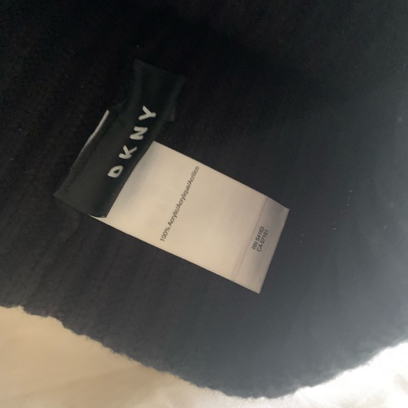 Dkny beanie Pom Pom - Picture 2 of 2